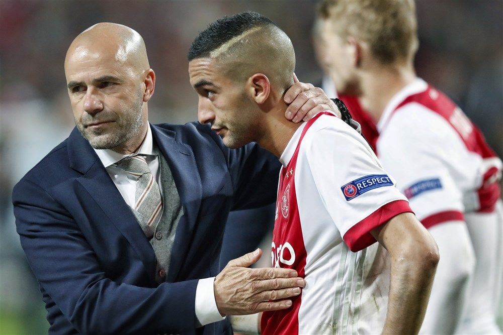 Het fotoalbum van Ziyech in een Ajax-shirt