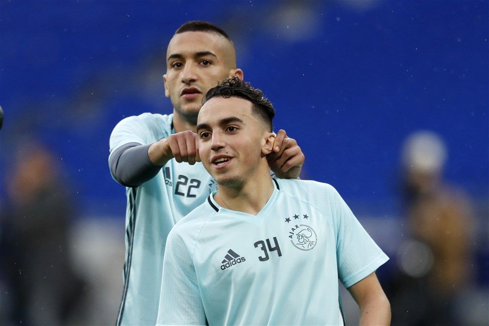 Het fotoalbum van Ziyech in een Ajax-shirt