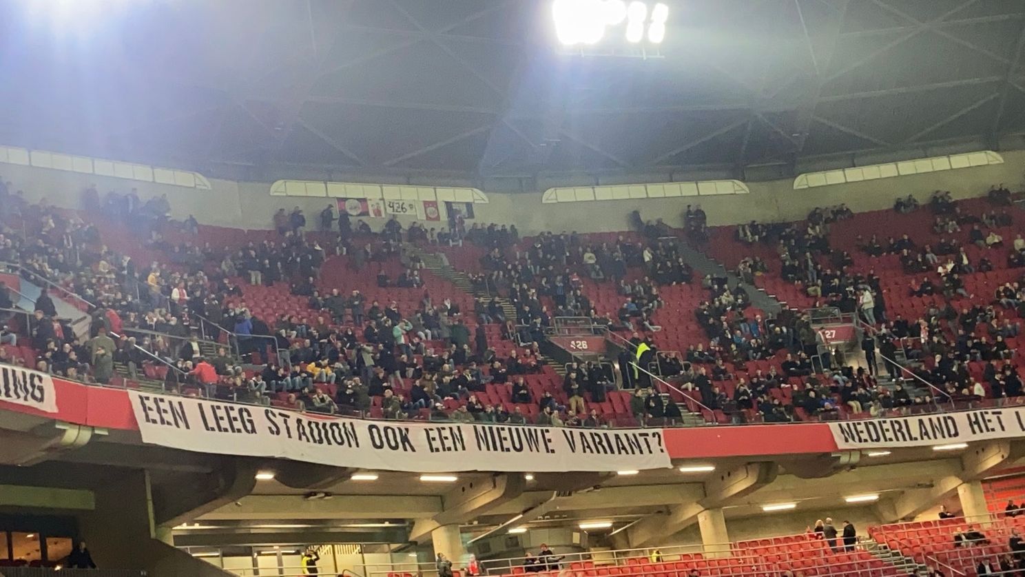 Rondom Ajax: Ziyech en Ajax-directie treffen elkaar op tribunes Johan Cruijff ArenA