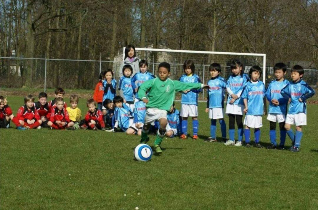 De succesvolle transformatie van Ajax-talent Diyae Jermoumi: ‘Als aanvaller kun je een goede back worden’