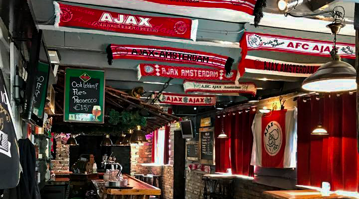André Brink, organiseert vanaf Terschelling busreizen naar de ArenA: ‘Vind het leuk om die blije gezichten te zien’