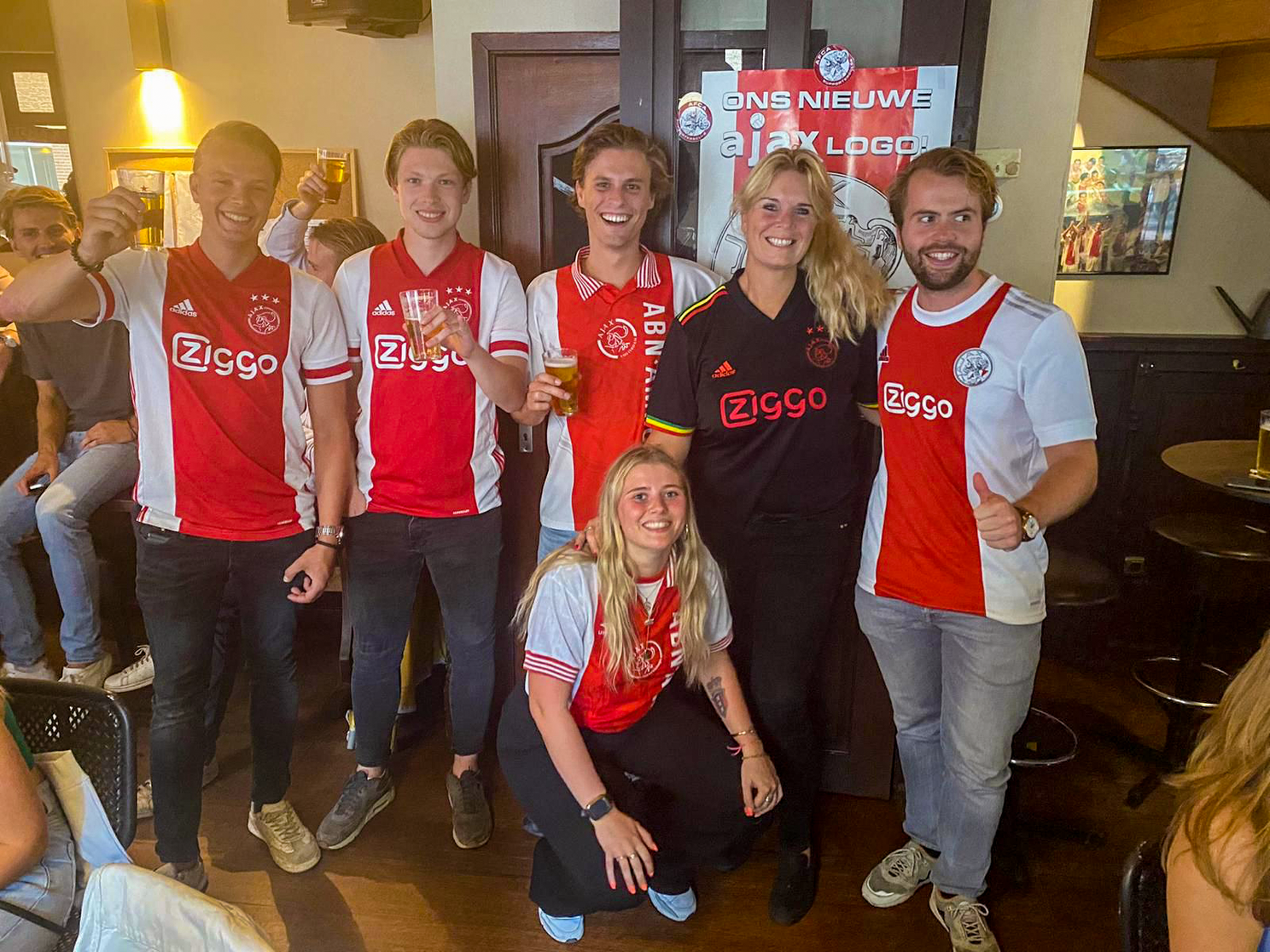 Café Chris Scholten, een echte Ajax-familiekroeg: ‘Je moet het gevoel krijgen dat je de huiskamer binnen stapt’