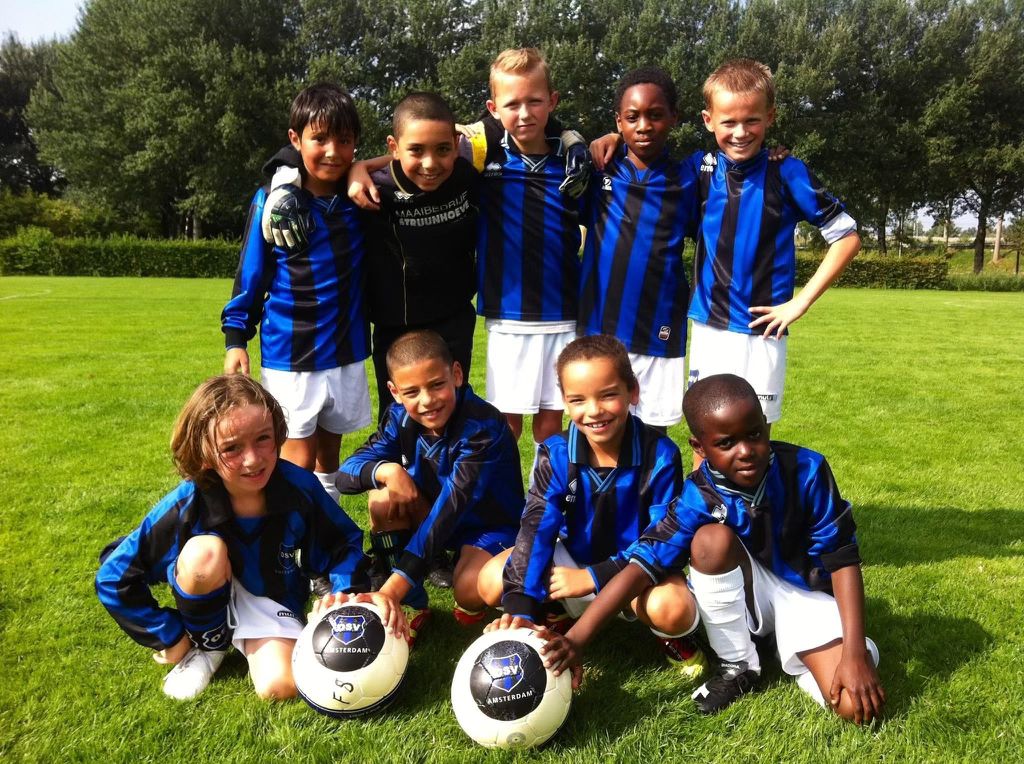 Gabriël (rechtsonder) als jeugdspeler van OSV.