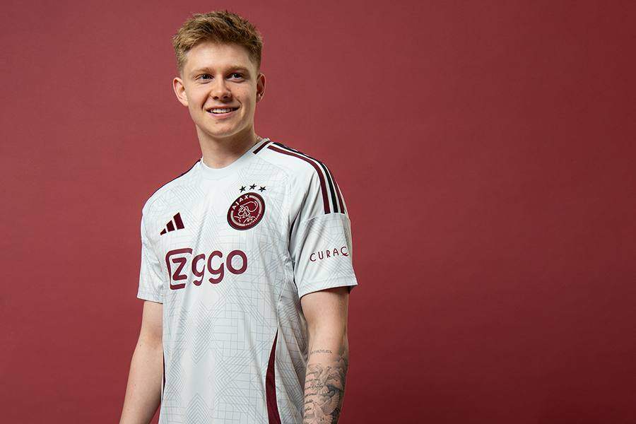 Ajax presenteert derde tenue voor het seizoen 2024/25