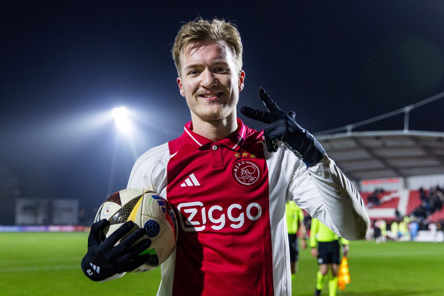 Rijkhoff loerde op hattrick tegen Jong PSV: 'Toen kregen we gelukkig nog die laatste vrije trap'