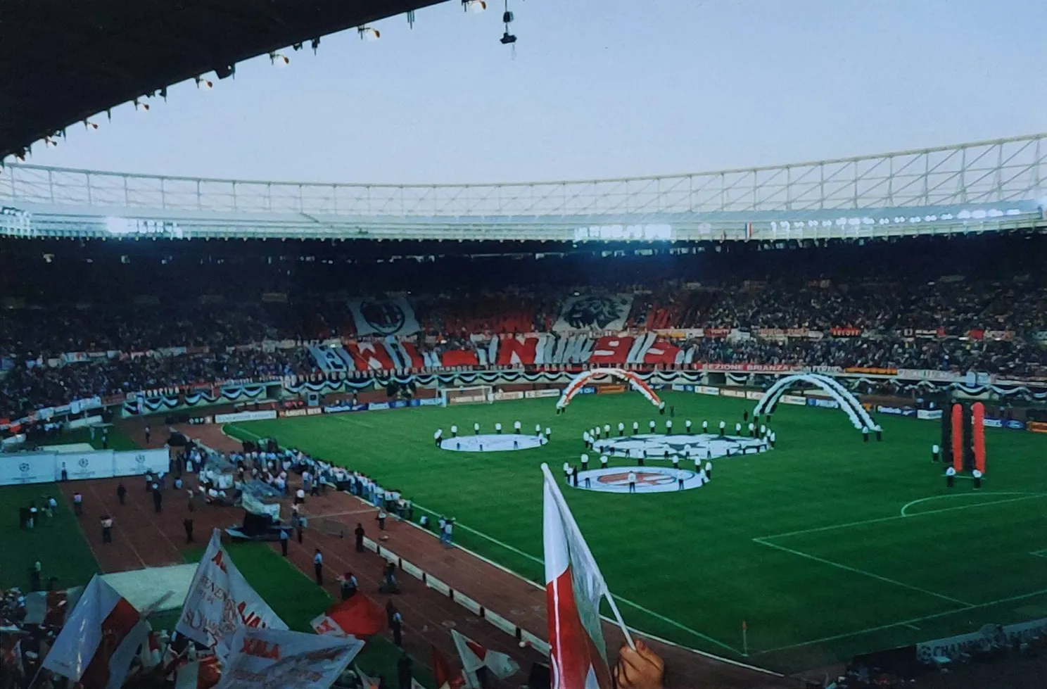 30 jaar na Champions League: 'Liepen half in Ajax en half in AC Milan-kleding het stadion binnen'