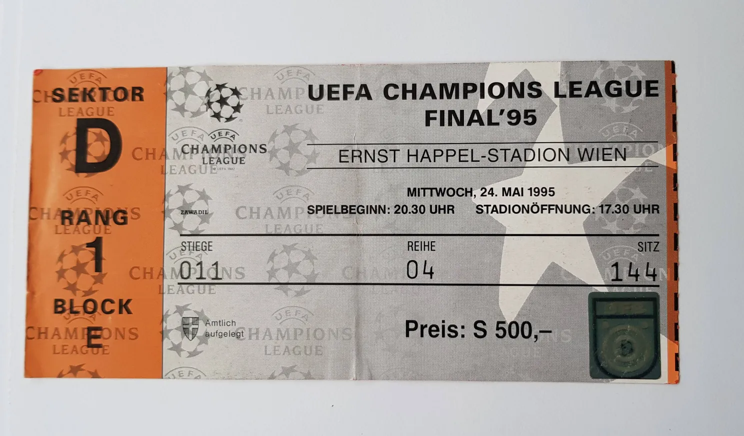 30 jaar na Champions League: 'Liepen half in Ajax en half in AC Milan-kleding het stadion binnen'