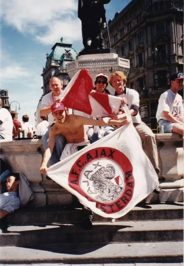 30 jaar na Champions League: 'Liepen half in Ajax en half in AC Milan-kleding het stadion binnen'