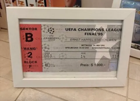 30 jaar na Champions League: 'Liepen half in Ajax en half in AC Milan-kleding het stadion binnen'