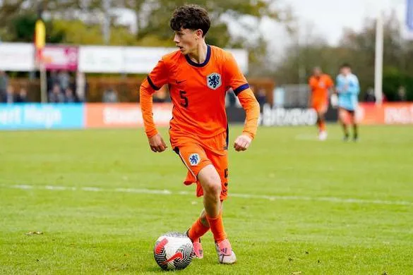 Ajax strikt Bastien: ‘Weinig linksbacks die aanvallend ingesteld, creatief en agressief zijn’