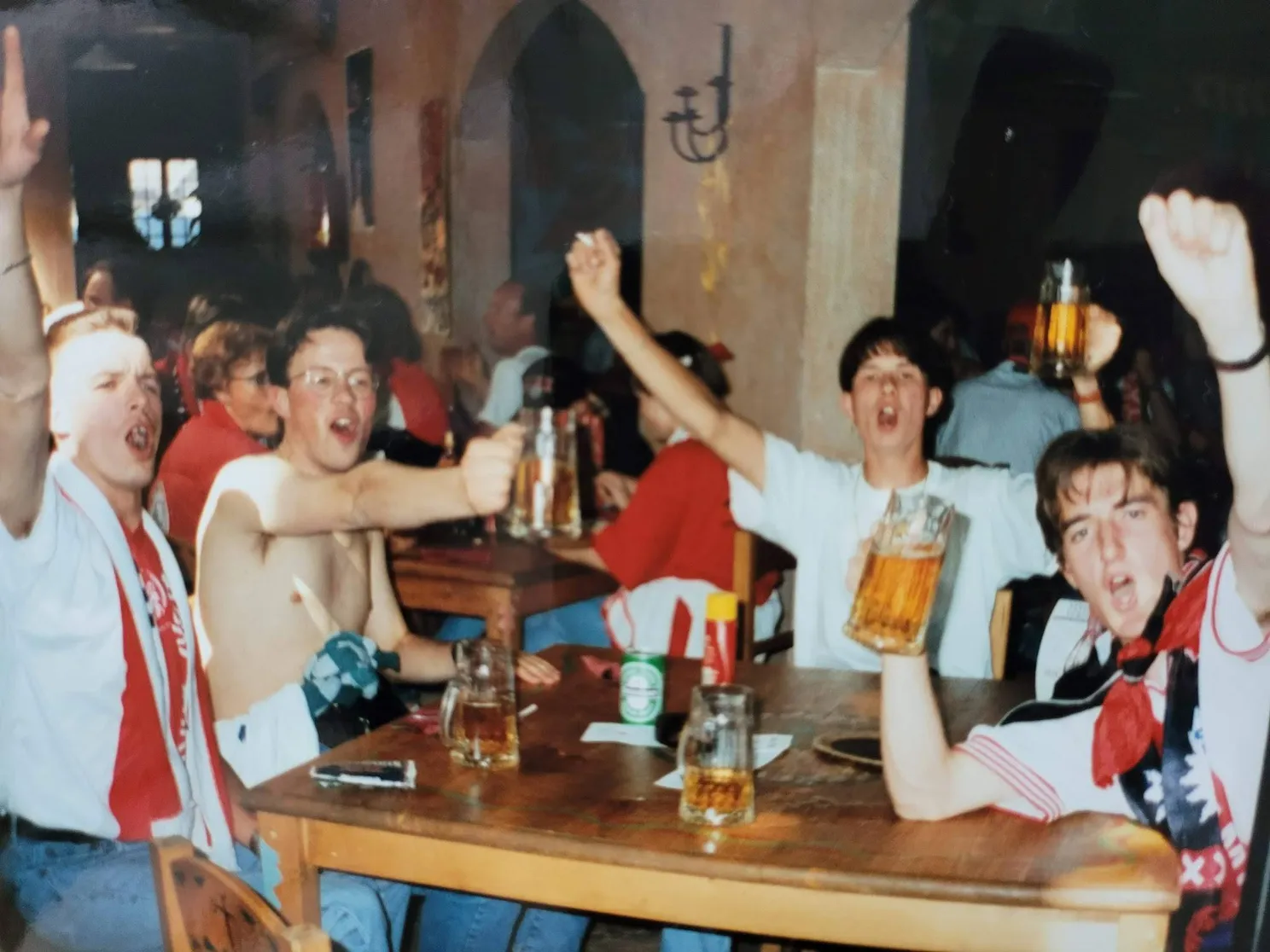 30 jaar na Champions League: 'Liepen half in Ajax en half in AC Milan-kleding het stadion binnen'