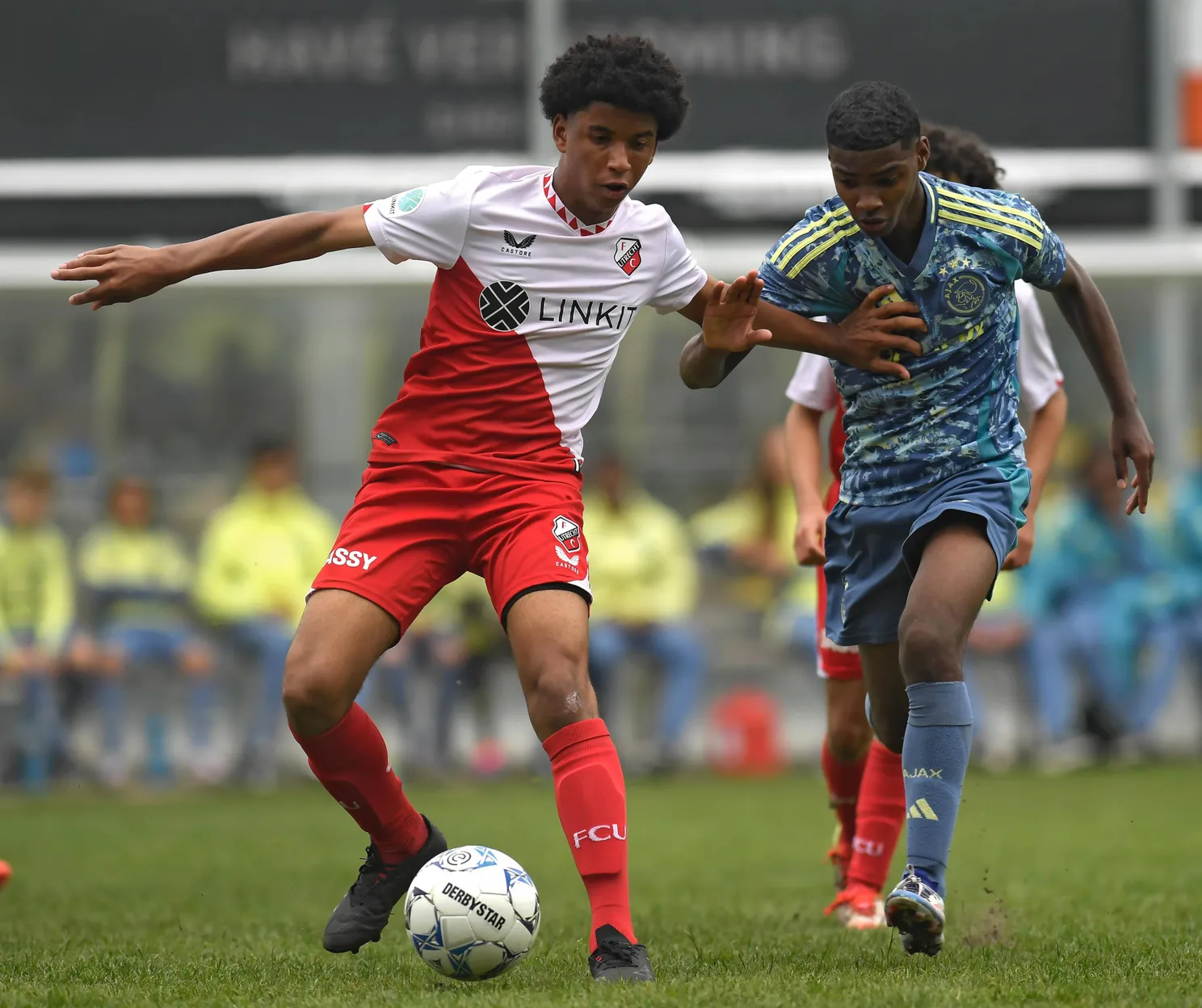 Van Gennip ruilt FC Utrecht in voor Ajax: ‘Niet bang zijn en laten zien waarom ik bij Ajax speel’