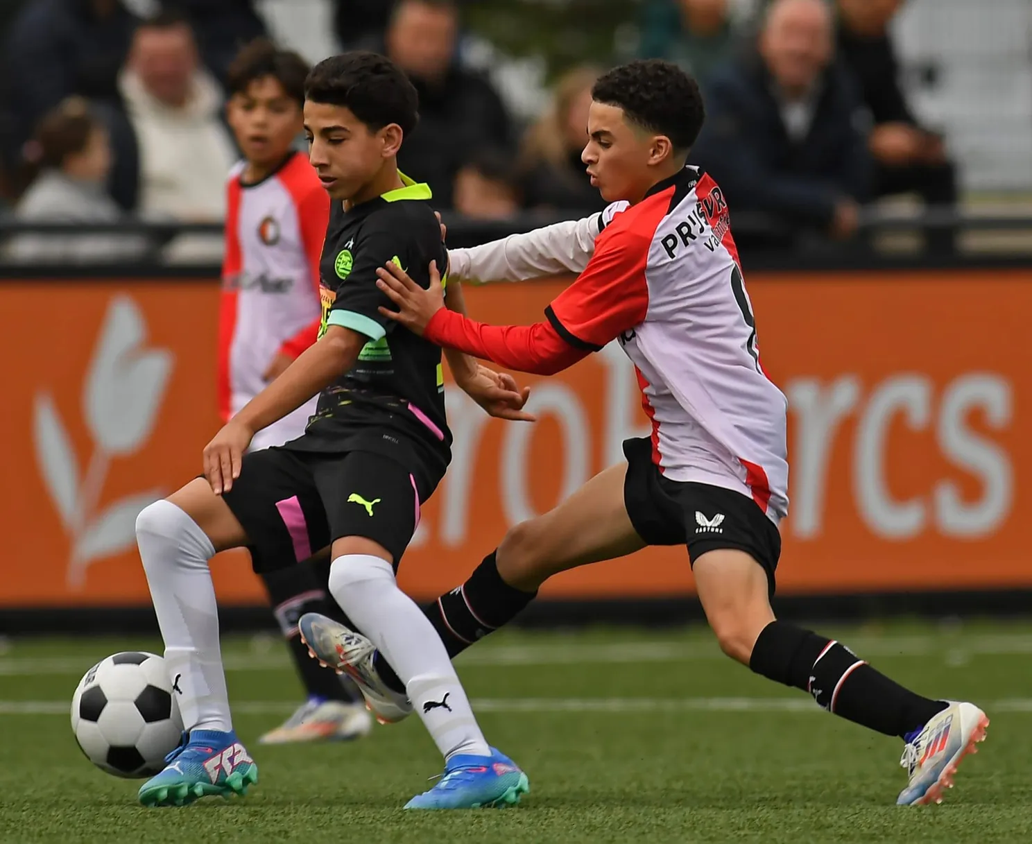 Ajax neemt Achetouane over van PSV: ‘Mijn droomclub, ik kom uit Amsterdam’