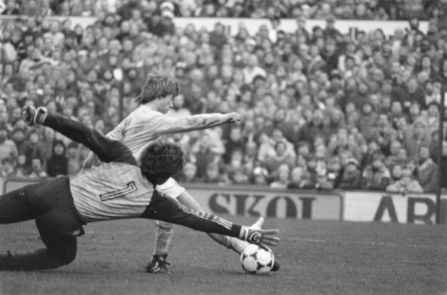 Jesper Olsen namens Ajax tegen Feyenoord (2-2). (Rob Bogaerts / Anefo, CC0, via Wikimedia Commons)