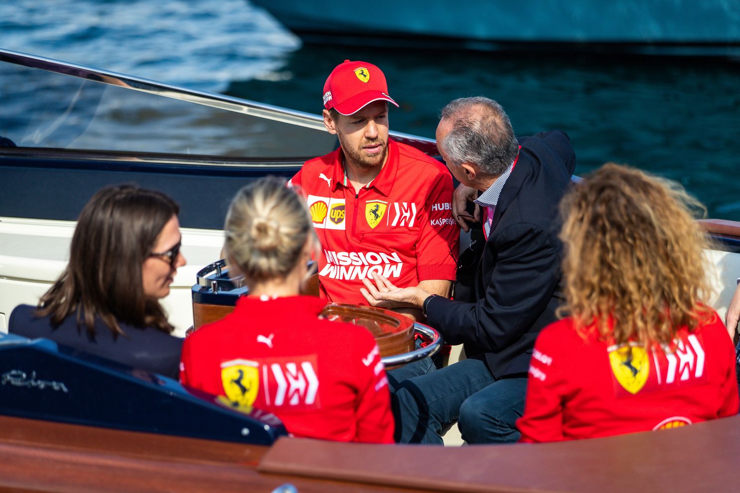 Achter de Pitbox | Verstappen junior wijst Verstappen senior de weg