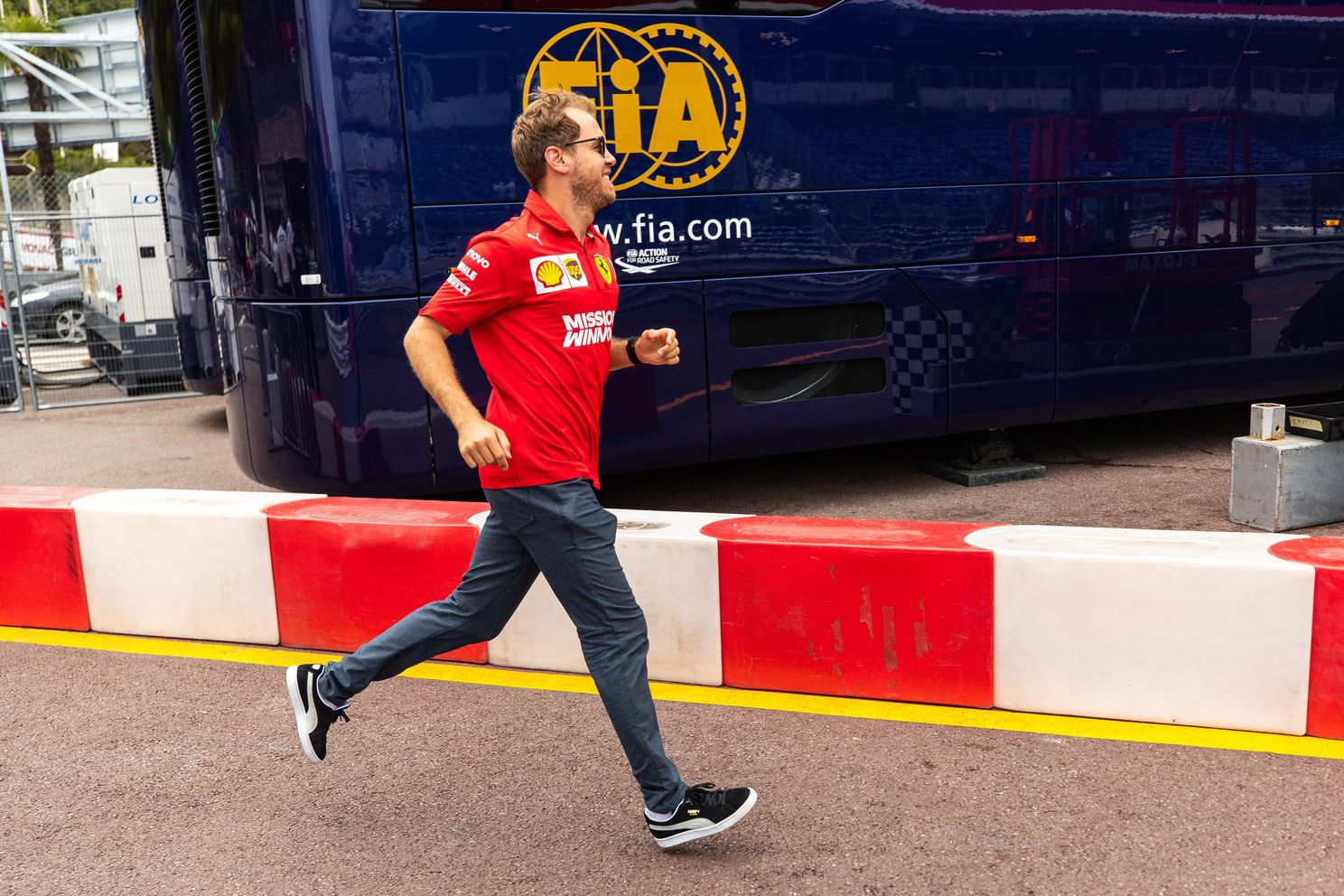 Achter de Pitbox | Verstappen junior wijst Verstappen senior de weg