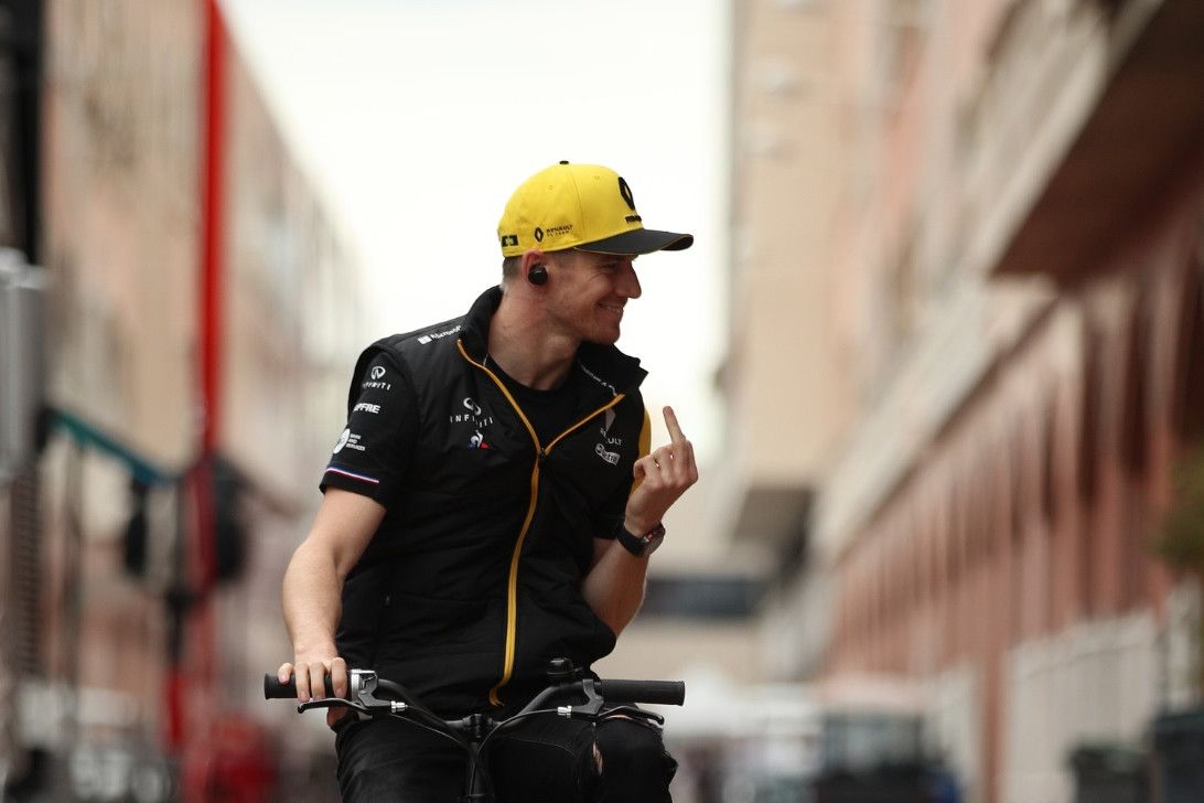 Achter de Pitbox | Verstappen junior wijst Verstappen senior de weg