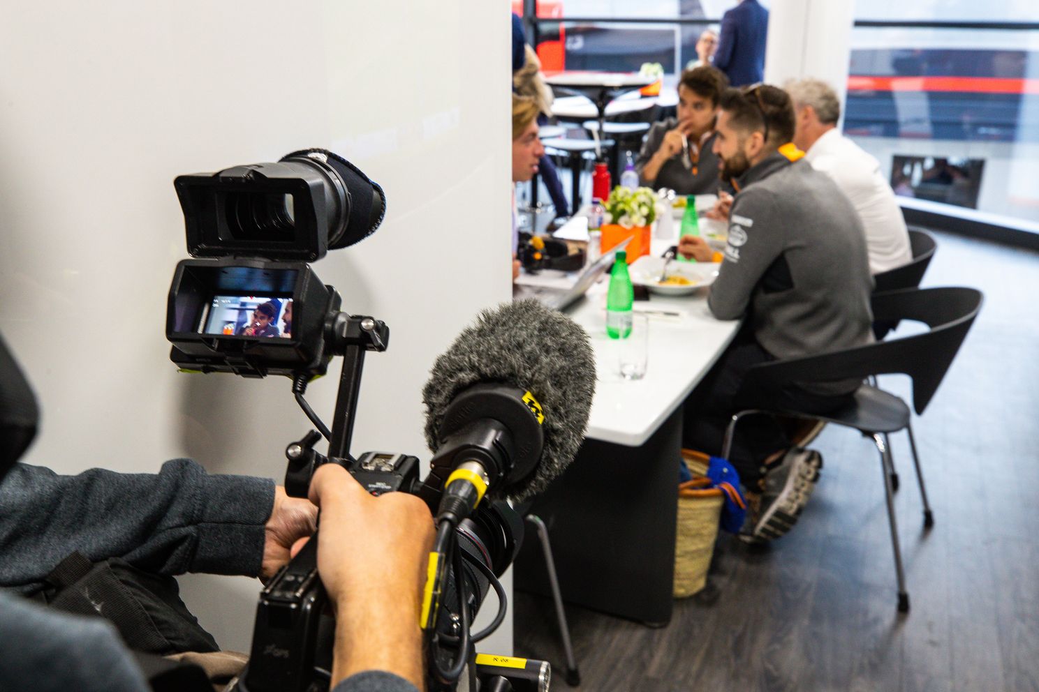 Achter de Pitbox | Opnames voor Netflix in volle gang, Verstappen op de step