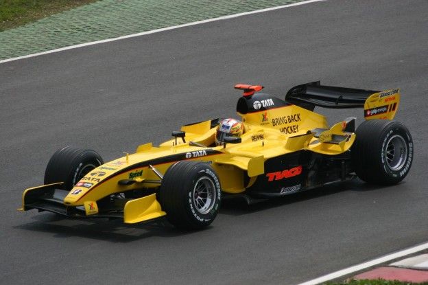 De Portugees Tiago Monteiro wist op Indianapolis achter de Ferrari's een uniek podium te pakken in een race met zes deelnemers.