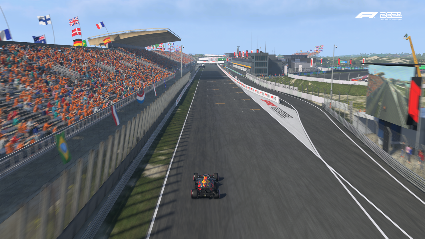 Start-finish met de grote tribunes, zoals die er volgens F1 2021 uit komen te zien.