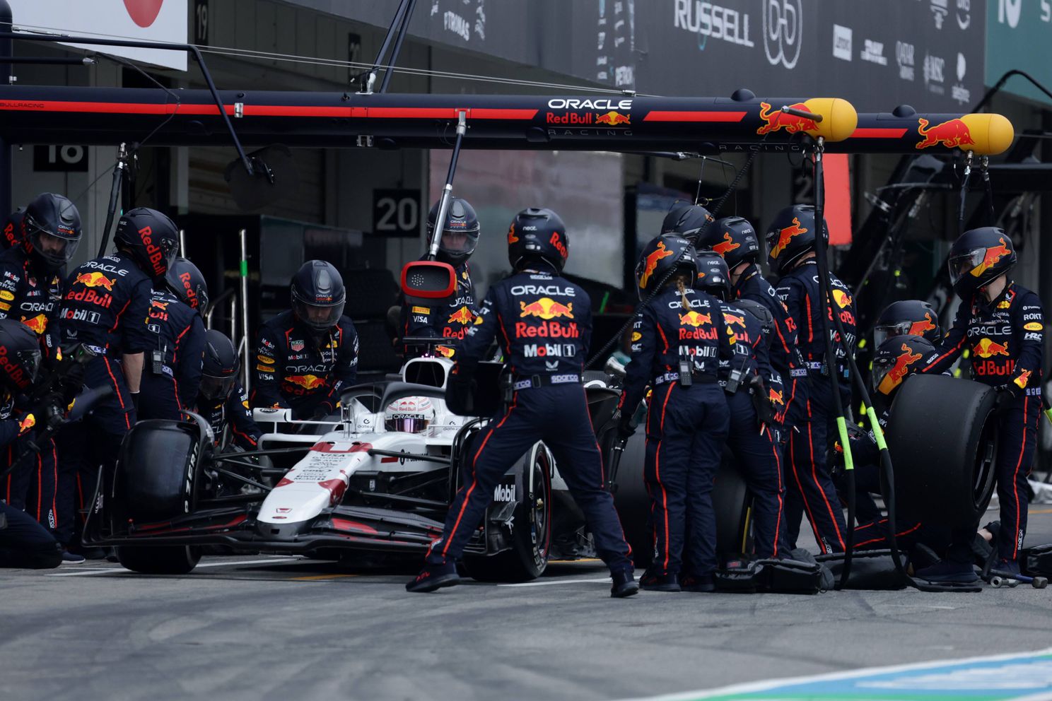 pitstop red bull racing japan 2025 livery max verstappen 1