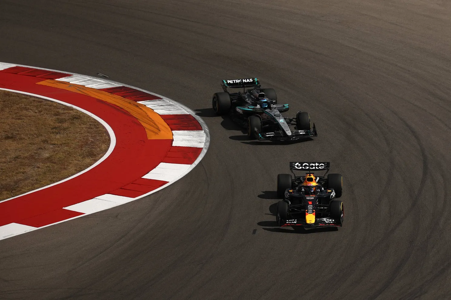 max-verstappen-george-russell-red-bull-mercedes-austin-zaterdag (3)