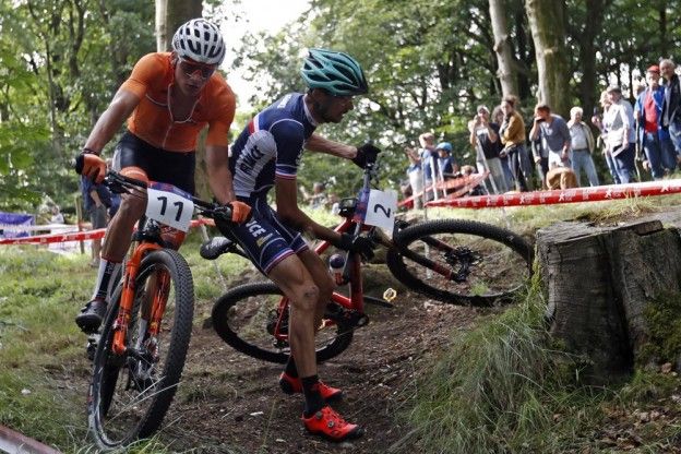 Bondscoach De Knegt jaagt de beren van de weg richting WK mountainbike-deelname Van der Poel