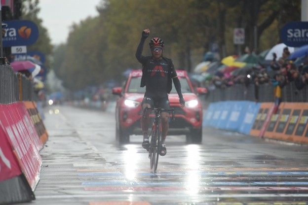 Narváez won in 2020 een kletsnatte overgangsetappe in de Giro.