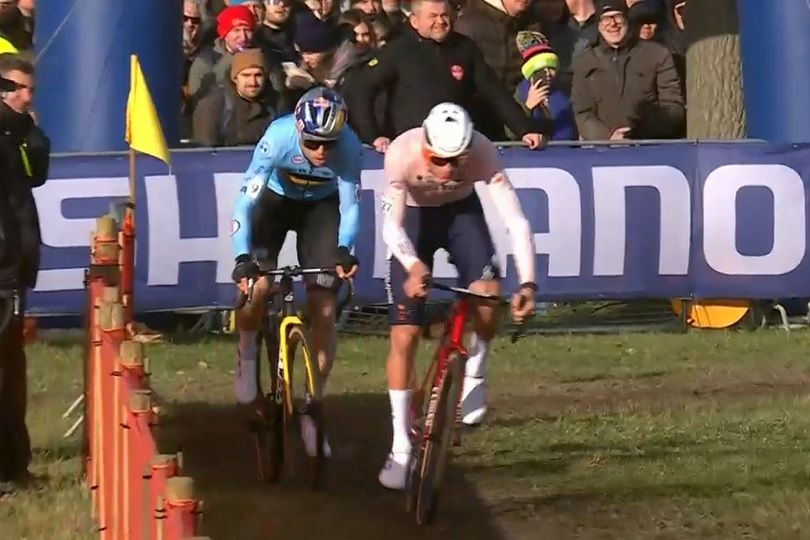 Hoe Van der Poel iedereen - inclusief Van Aert - verraste in beslissende slotronde: 'Ik zag het anders'