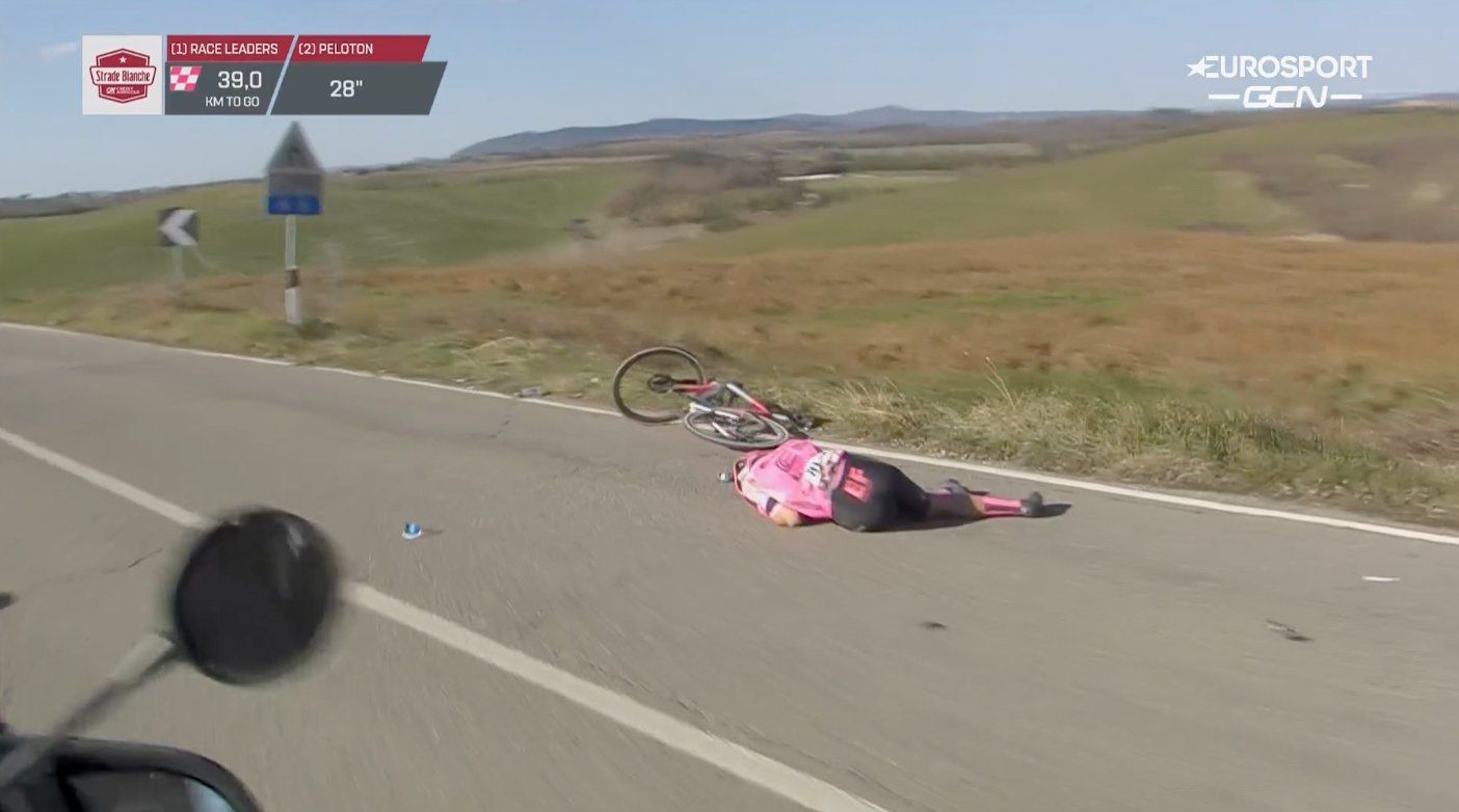 Zware val van Alberto Bettiol, die uiteindelijk oké bleek te zijn