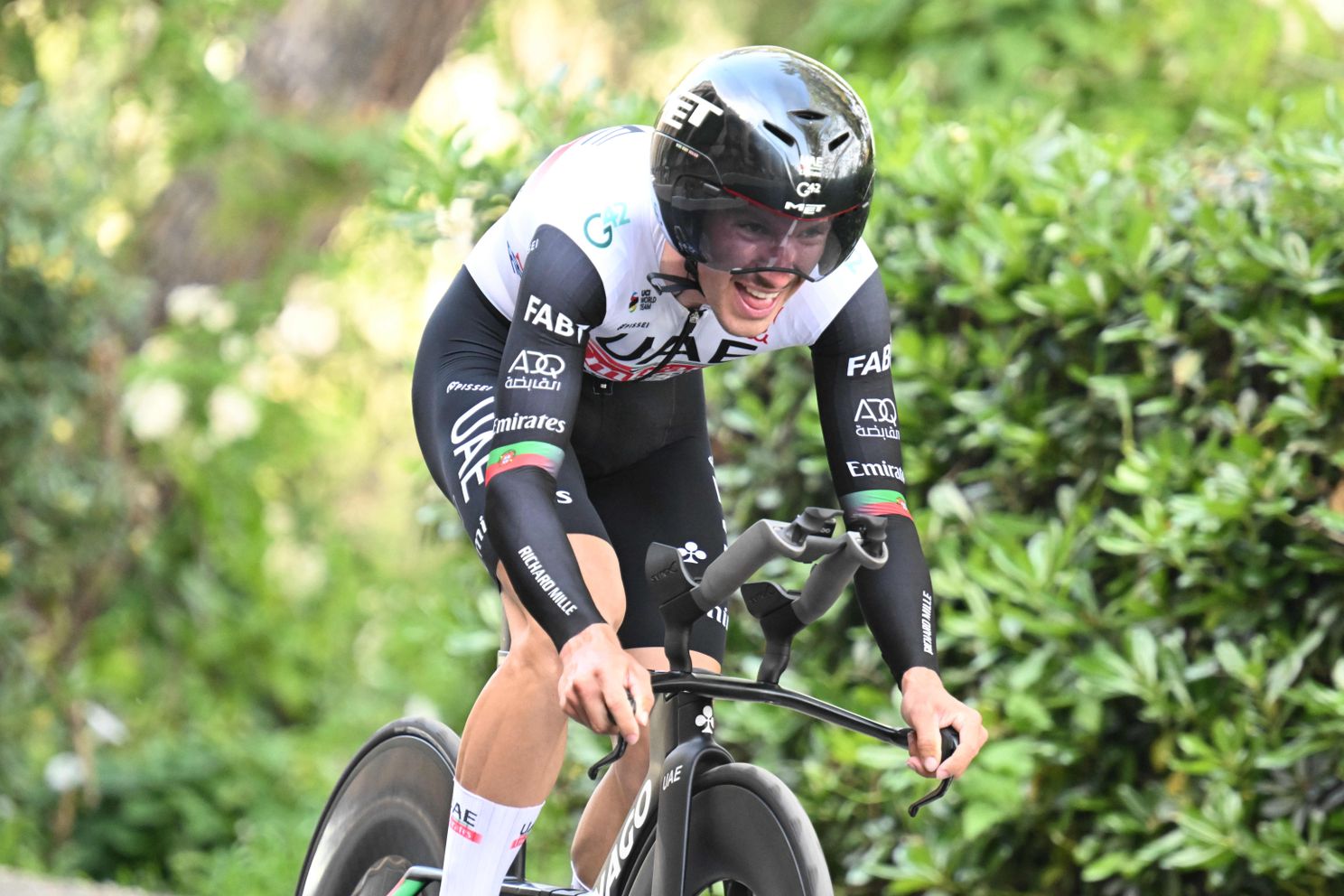João Almeida in de Giro-tijdrit op dag één.
