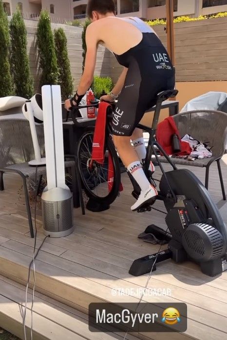 Ondertussen in het peloton | Tadej Pogacar krijgt via Instagram lachers op zijn hand met Borat-imitatie