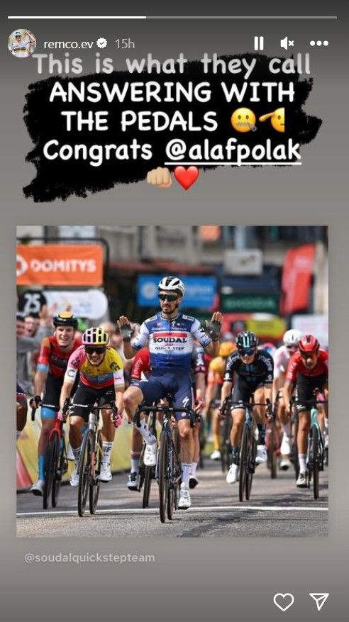 Evenepoel ziet makker Alaphilippe zegevieren: 'Dit is wat ze met 'antwoorden met de pedalen' bedoelen'