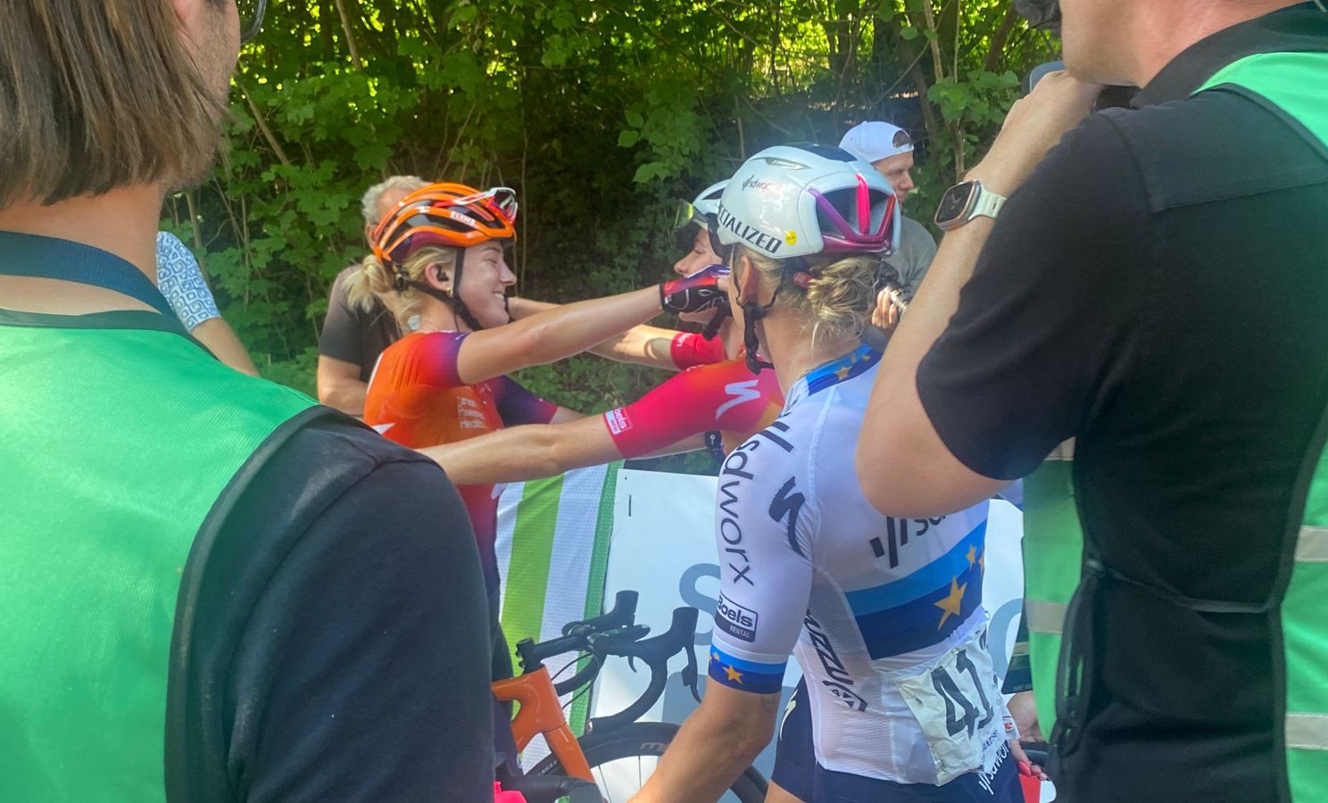 SD Worx zonder ploegleiderswagen op NK? Zonder reddende engel Raaijmakers had het zomaar gekund