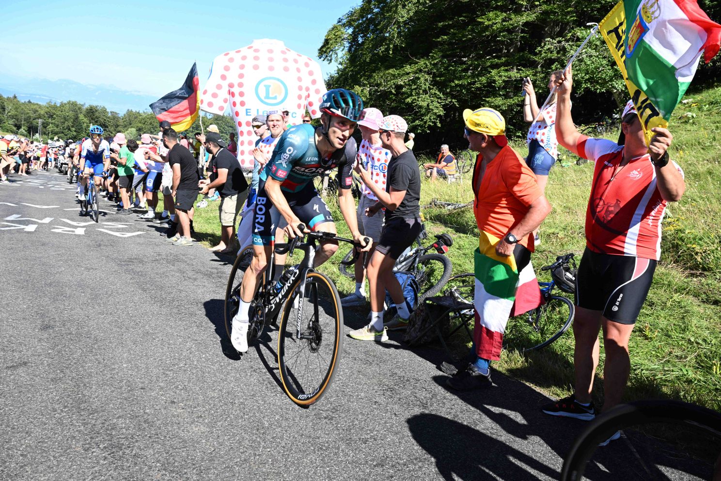 Hindley in zak en as na vrije val in klassement: 'Onmogelijk voor Jai om versnellingen te volgen'
