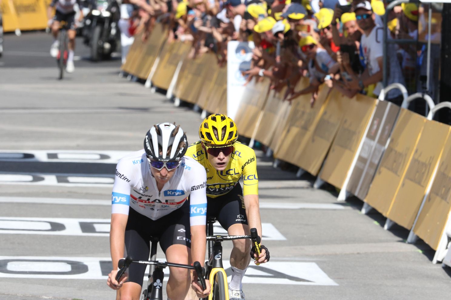 Pogacar blijft Vingegaard goed in de smiezen houden: 'Jonas maakt geen nerveuze indruk'