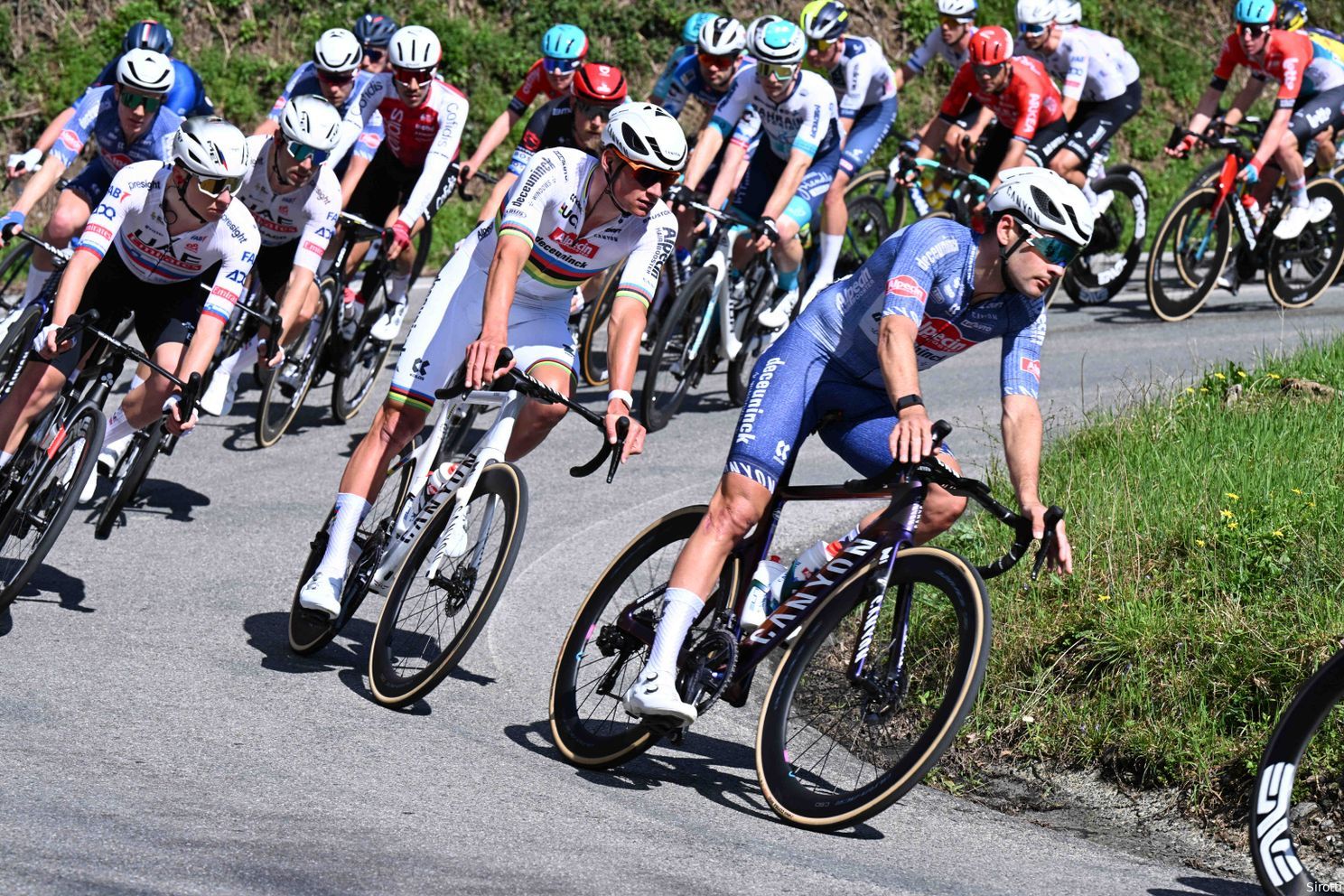 Van der Poel regrets the absence of Van Aert and Stuyven in the Tour of Flanders: "Truly a shame, not a fate you'd wish upon anyone"