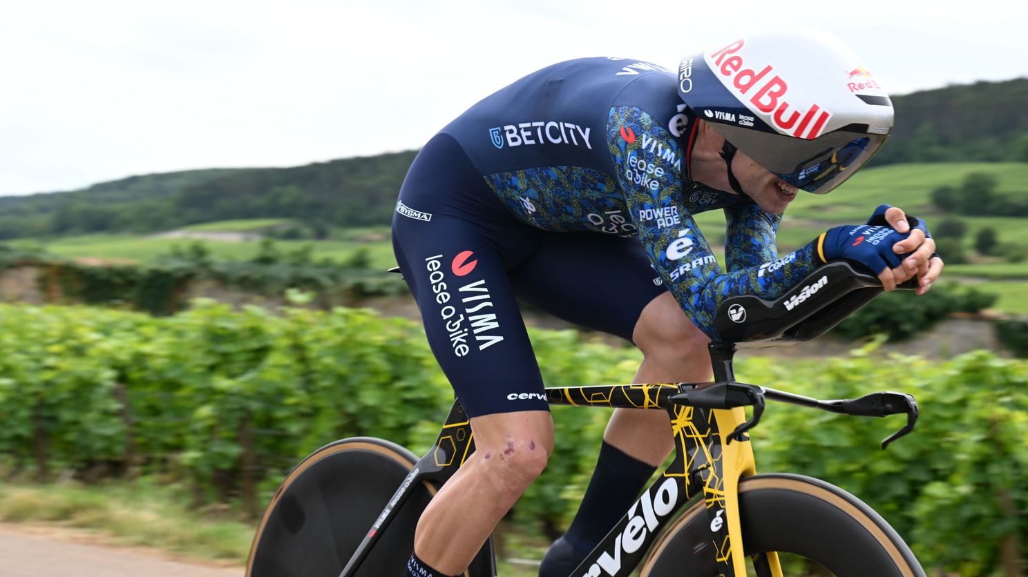 Van Aert toont (net als Evenepoel) grinta voor wegrace, maar hoopt in olympische tijdrit vooral op geheim wapen