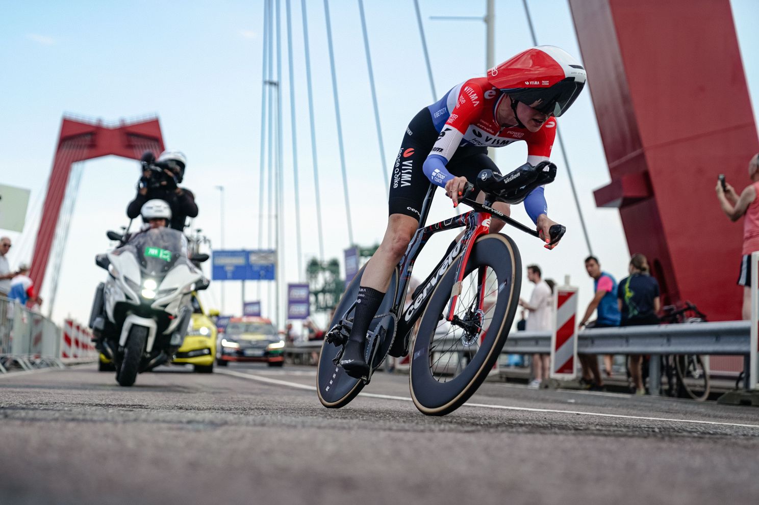 Visma | Lease a Bike hard voor leider Markus na mislukte Luik-rit: 'Verwacht dat ze bij die groep kon blijven'