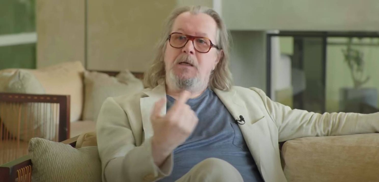 Acteur Gary Oldman was een alcoholist: 'Dronk minibar leeg na werkdag'