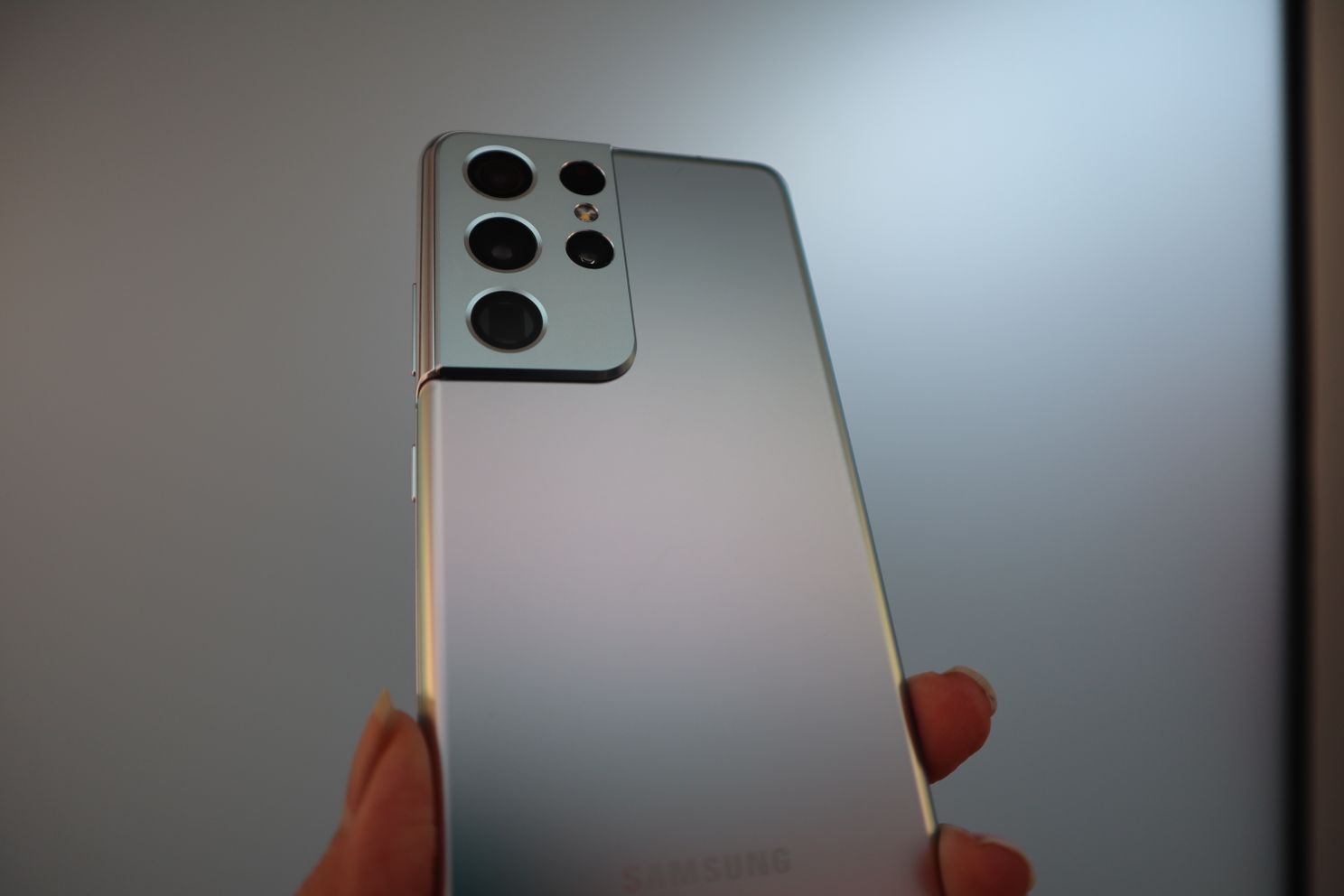 Опрос AW: Samsung Galaxy S21 Ultra - любимый смартфон 2021 года
