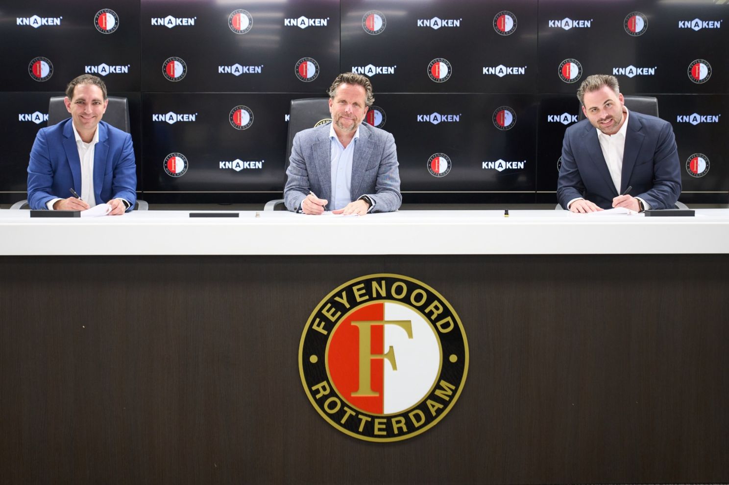Bitcoin bedrijf Knaken gaat samenwerking aan met Ajax en Feyenoord