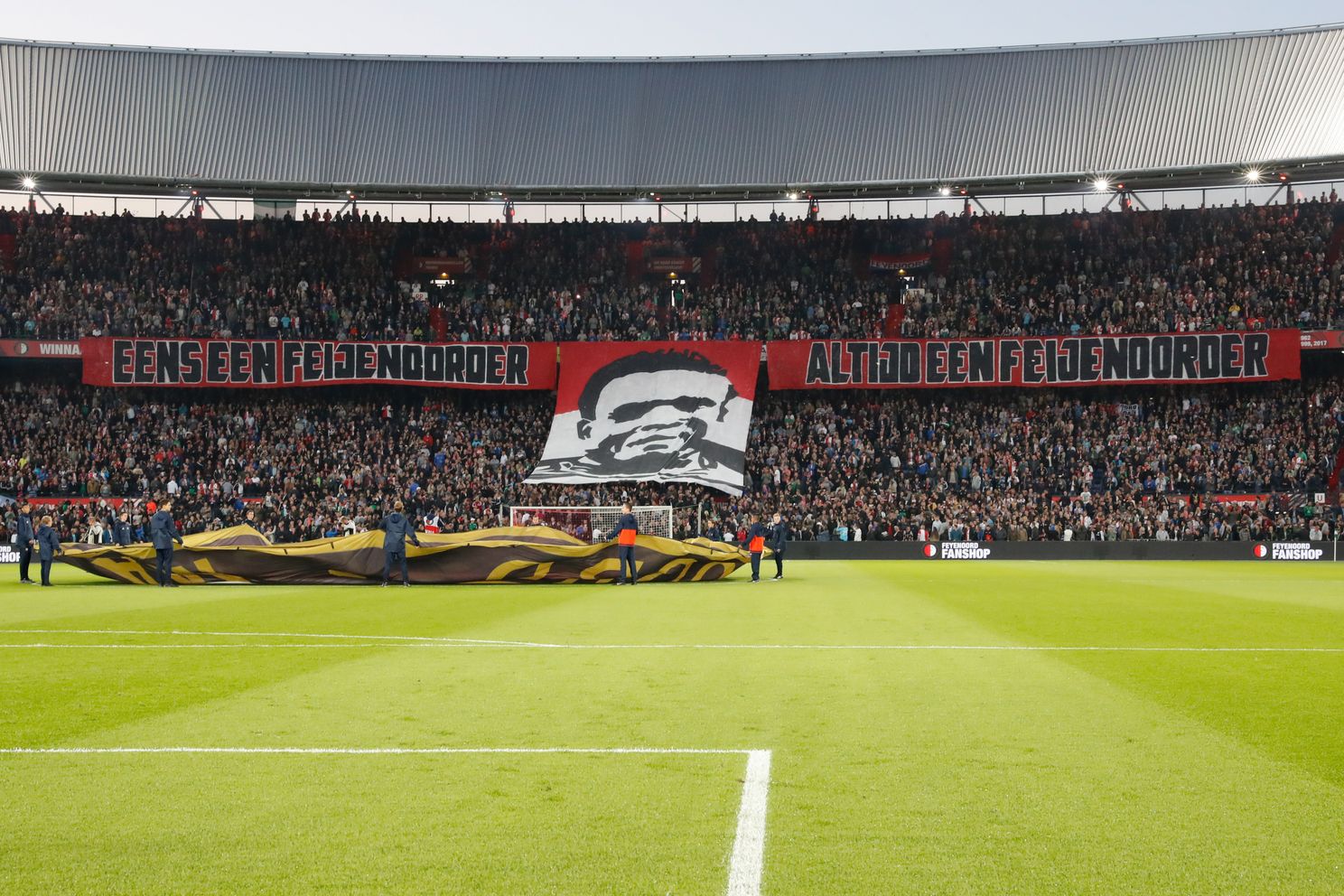 Feyenoord leeft mee met ongeneeslijk zieke Gyan