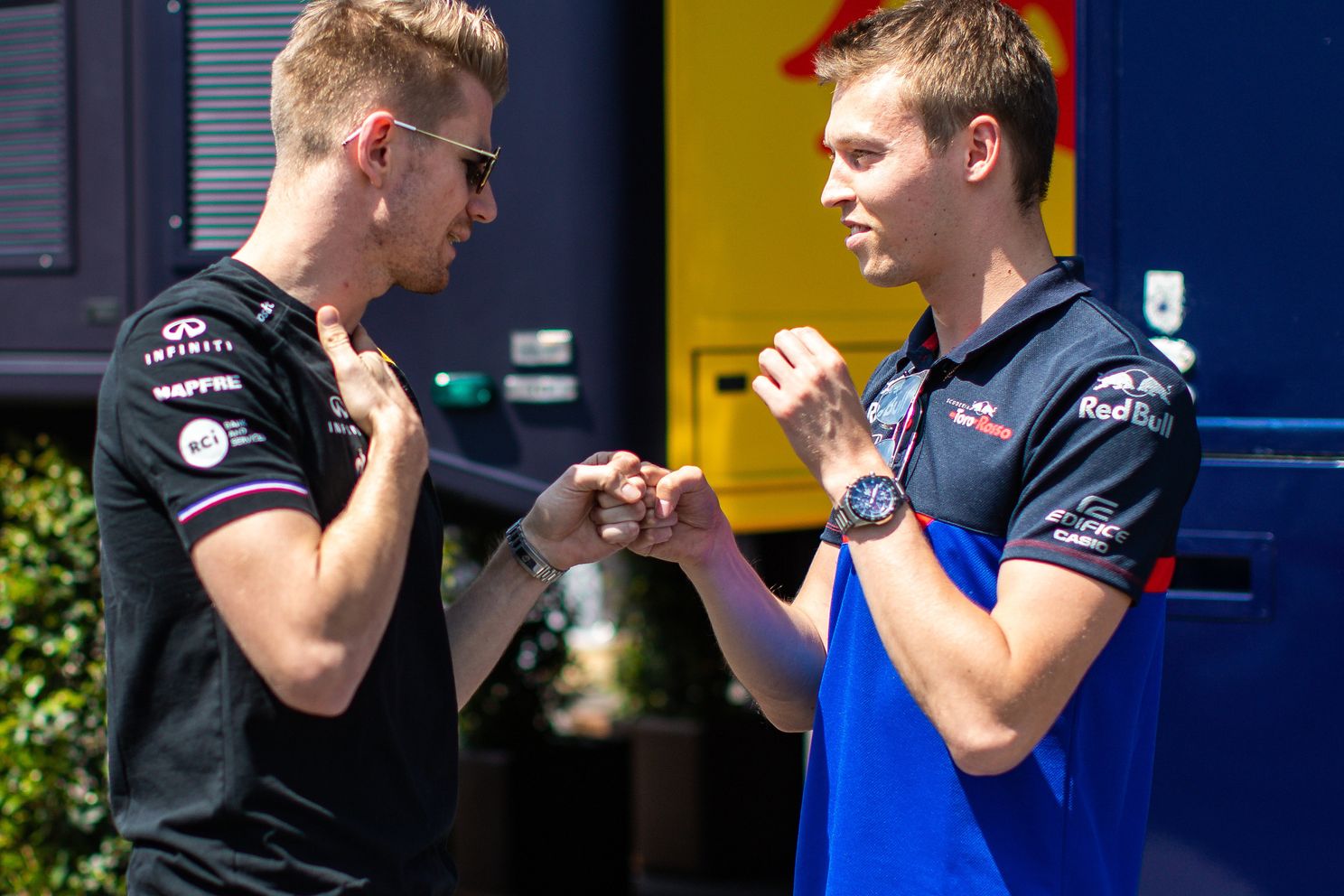 Achter de Pitbox | Frustratie bij Gasly, Verstappen showt vriendin