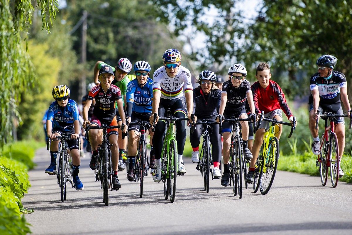 Fanclub Friday | 'Fans Van der Poel of Van Aert, iedereen danst dan met iedereen'