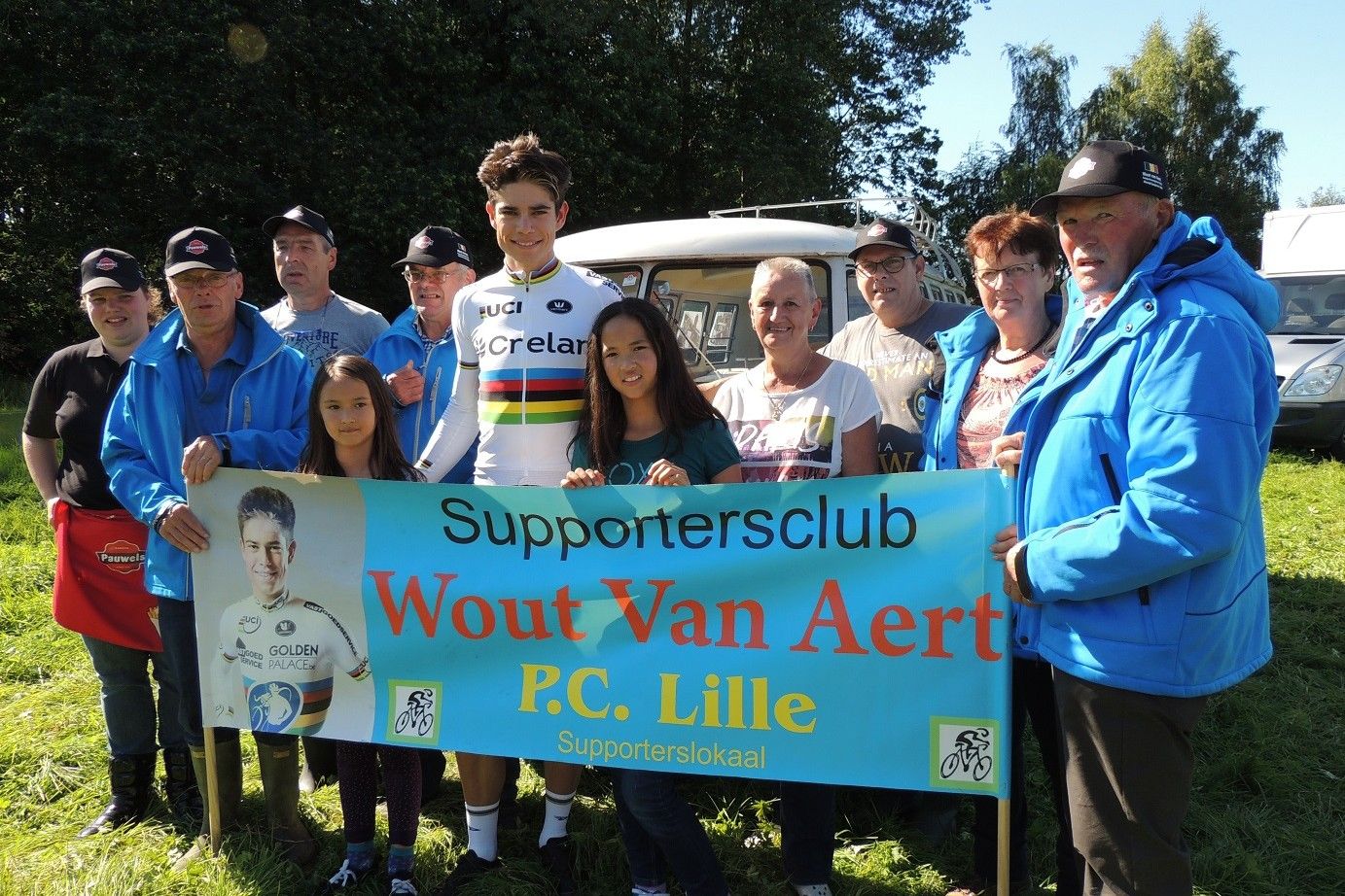 Fanclub Friday | 'Fans Van der Poel of Van Aert, iedereen danst dan met iedereen'