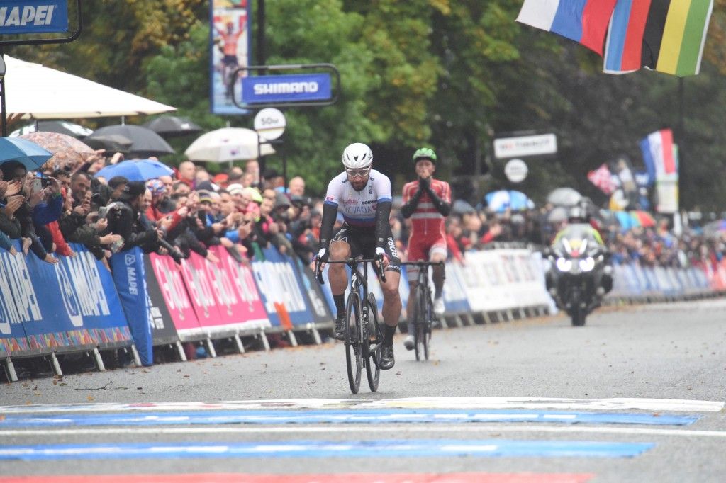 Ondertussen in het peloton | Theuns wint in Japan, Thomas kijkt rugby