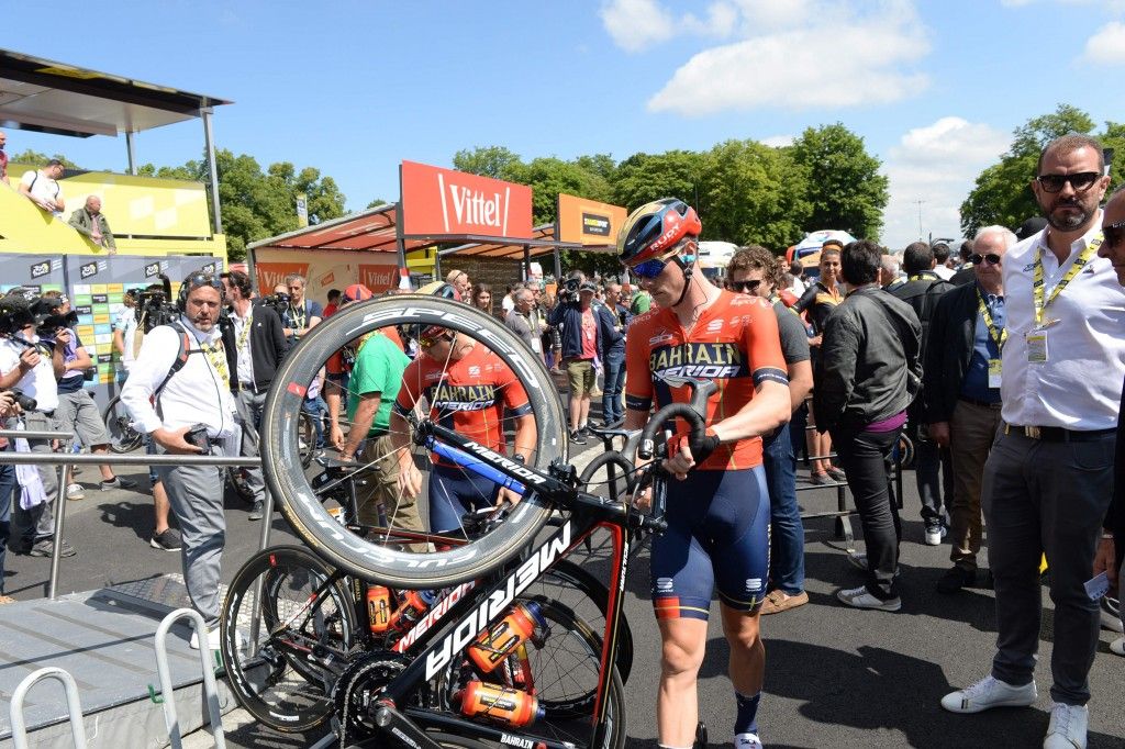 Wonderlijke maanden van Dennis: goudmijn in regenboogtrui, maar zonder ploeg