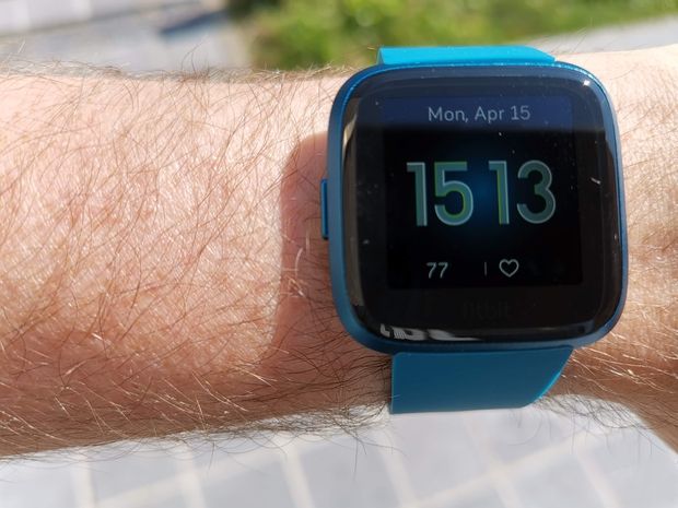 Fitbit versa lite smartwatch best sale reviews