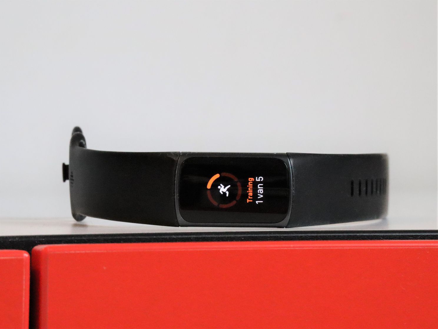 Fitbit Charge 5 review: hij past overal in het plaatje